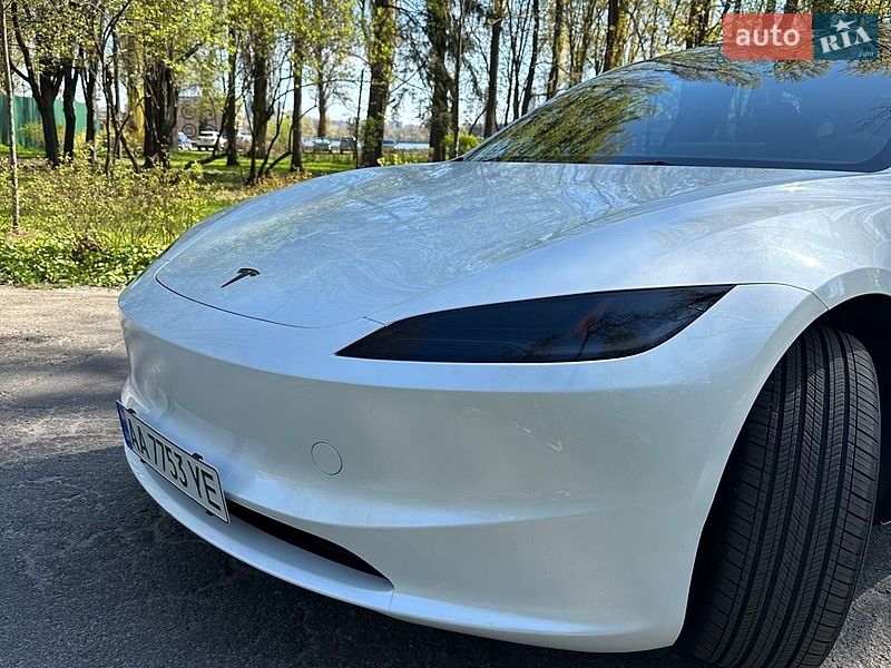 Седан Tesla Model 3 2025 в Киеве