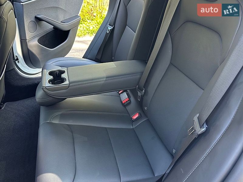 Седан Tesla Model 3 2025 в Киеве