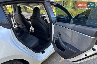 Седан Tesla Model 3 2025 в Киеве