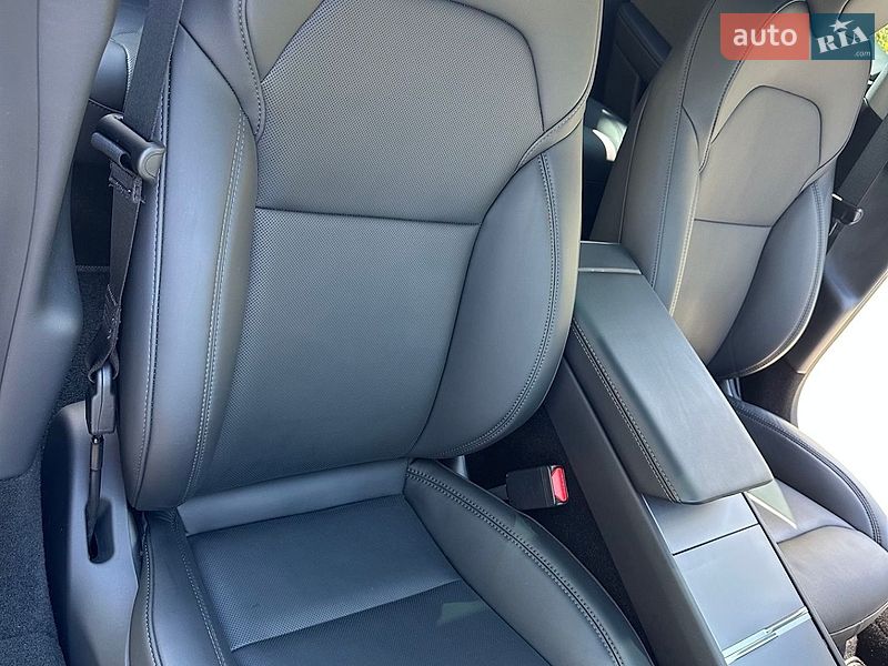 Седан Tesla Model 3 2025 в Киеве