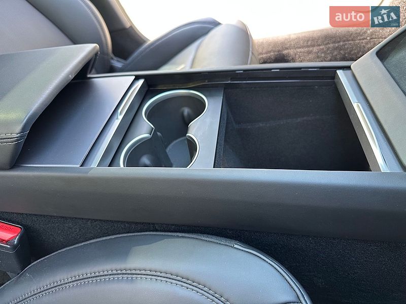 Седан Tesla Model 3 2025 в Киеве