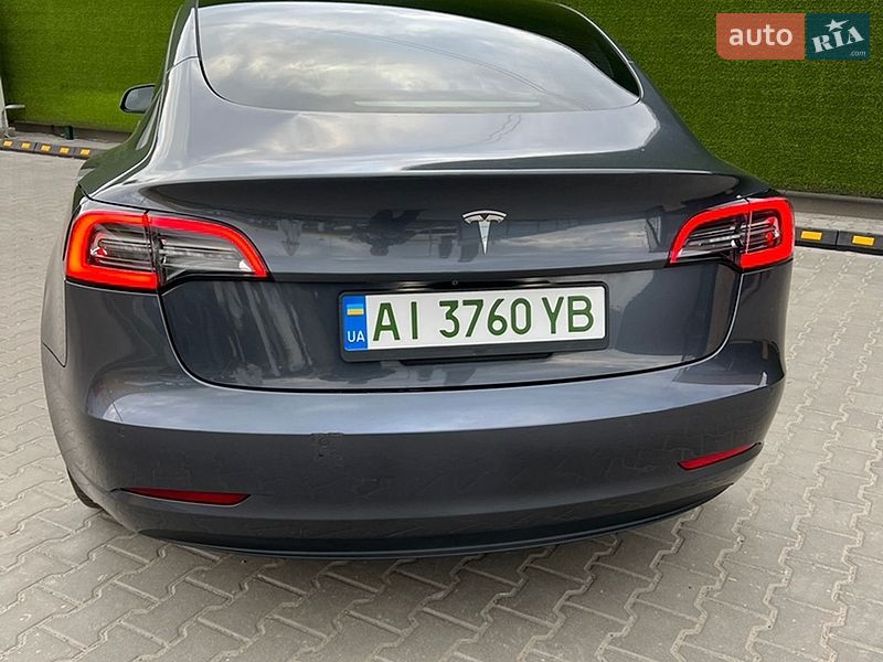 Седан Tesla Model 3 2021 в Киеве