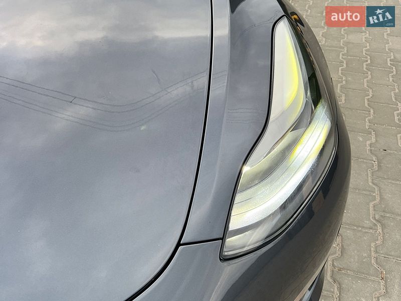 Седан Tesla Model 3 2021 в Киеве