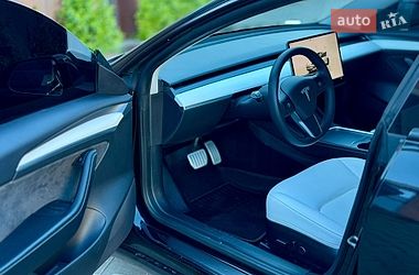 Седан Tesla Model 3 2022 в Черновцах