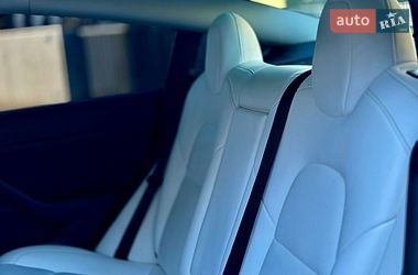 Седан Tesla Model 3 2022 в Черновцах
