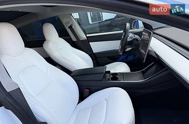 Седан Tesla Model 3 2020 в Львові