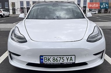 Седан Tesla Model 3 2019 в Ровно