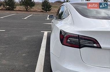 Седан Tesla Model 3 2019 в Ровно