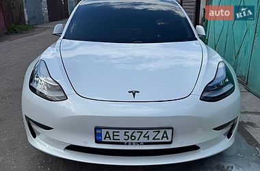 Седан Tesla Model 3 2019 в Дніпрі