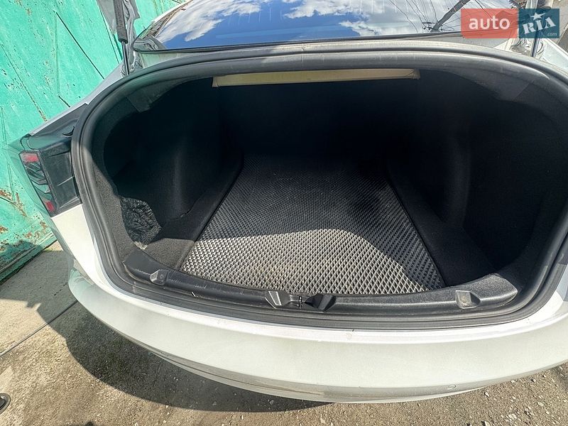 Седан Tesla Model 3 2019 в Днепре