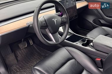Седан Tesla Model 3 2019 в Ровно