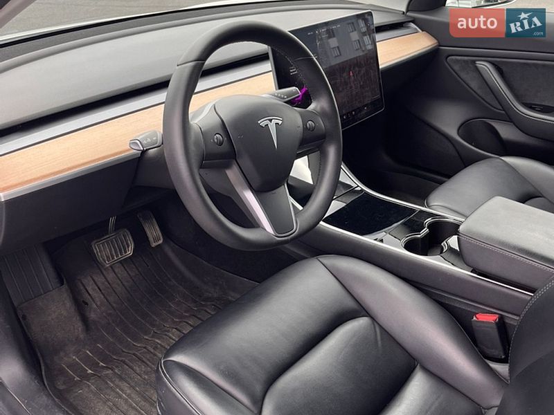 Седан Tesla Model 3 2019 в Ровно