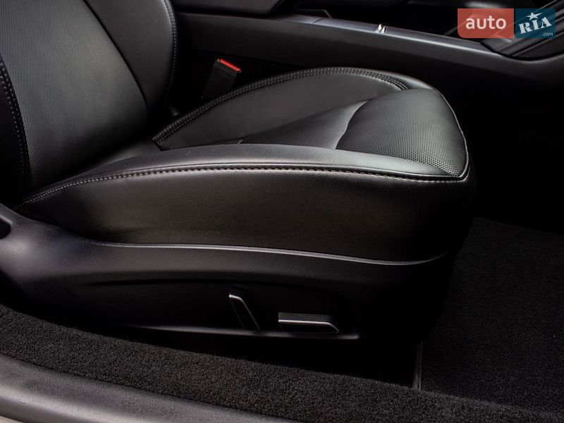 Седан Tesla Model 3 2024 в Львові