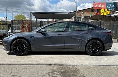 Седан Tesla Model 3 2021 в Києві