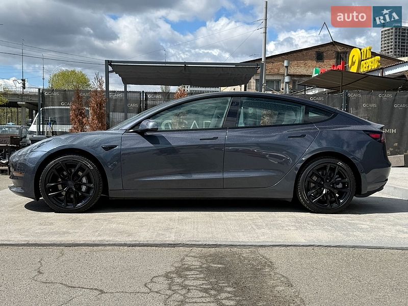 Седан Tesla Model 3 2021 в Києві