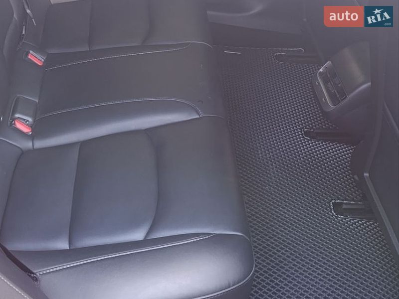 Седан Tesla Model 3 2019 в Львові