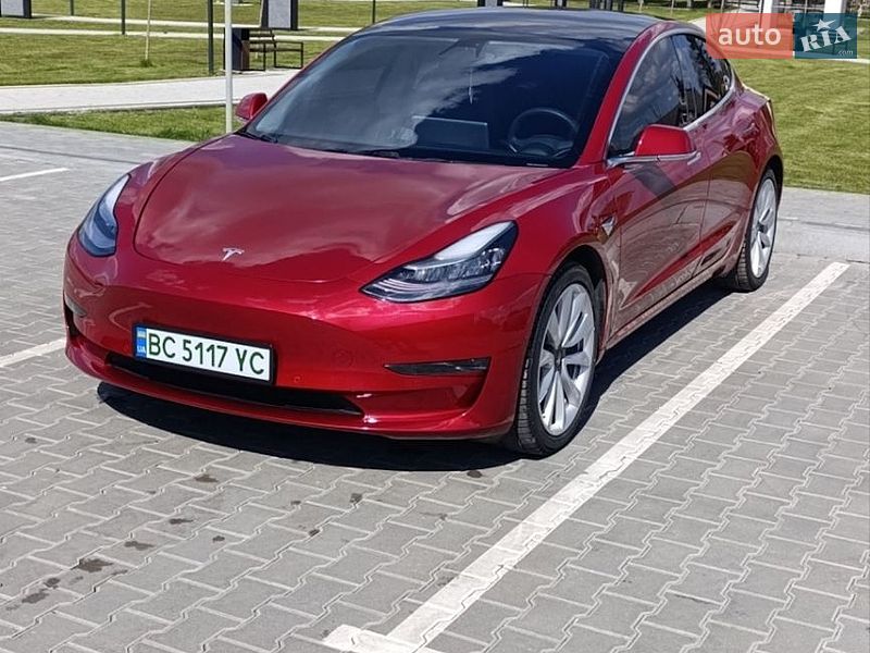 Седан Tesla Model 3 2019 в Львові