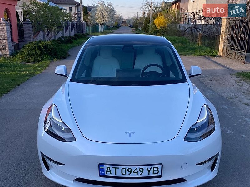 Седан Tesla Model 3 2020 в Ивано-Франковске