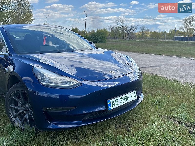 Седан Tesla Model 3 2018 в Каменском