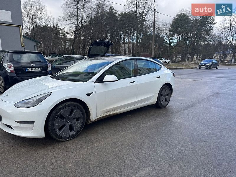 Седан Tesla Model 3 2021 в Львове