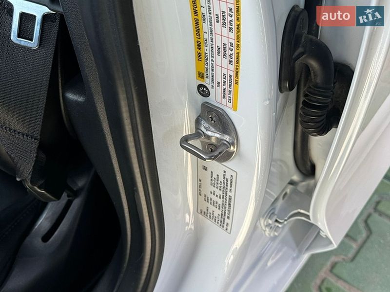 Седан Tesla Model 3 2021 в Львове