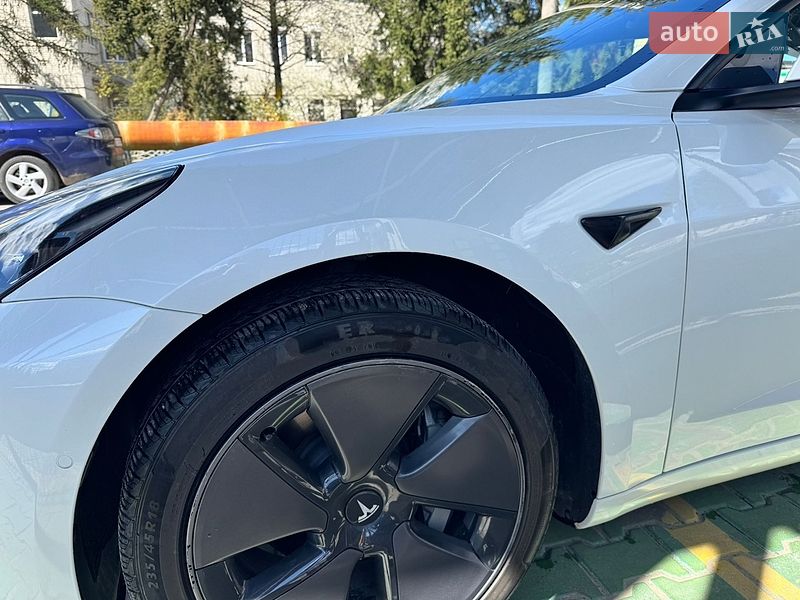 Седан Tesla Model 3 2021 в Львове