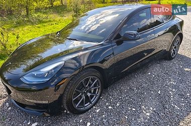 Седан Tesla Model 3 2021 в Винниках