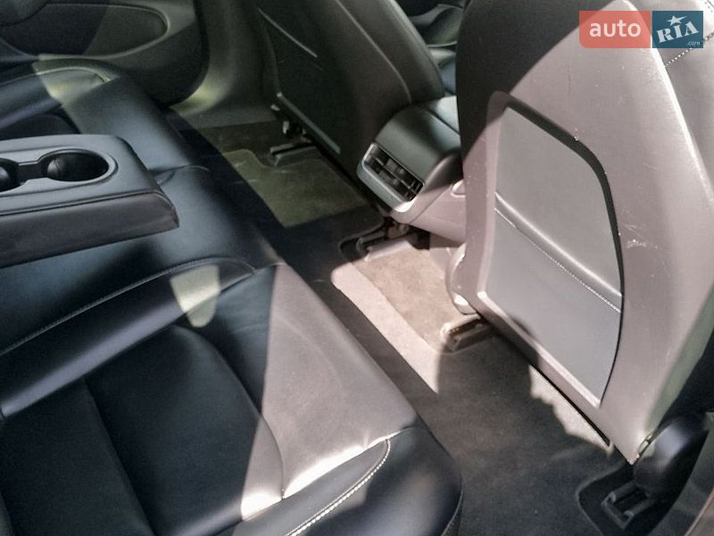 Седан Tesla Model 3 2020 в Львове