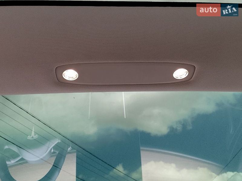 Седан Tesla Model 3 2020 в Львове