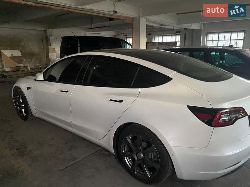 Седан Tesla Model 3 2021 в Луцке