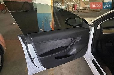 Седан Tesla Model 3 2021 в Луцке