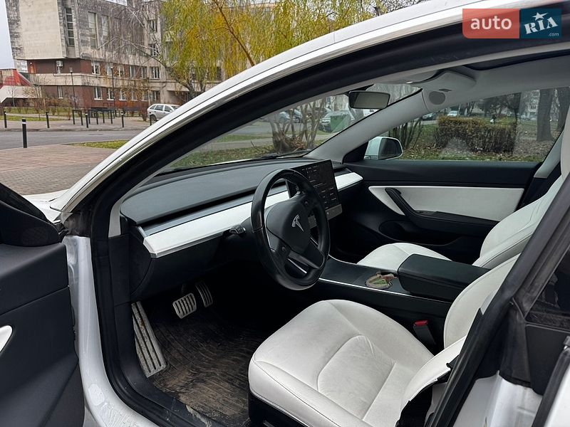 Седан Tesla Model 3 2019 в Луцьку