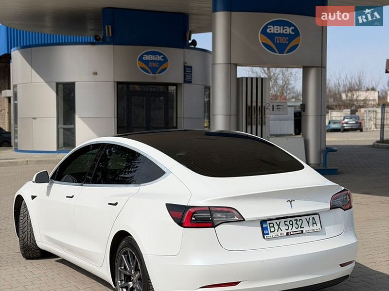 Седан Tesla Model 3 2019 в Киеве