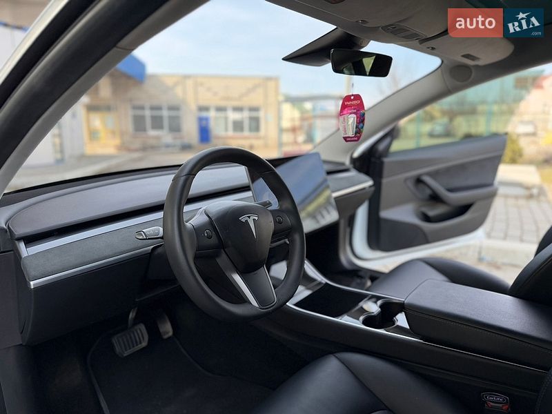 Седан Tesla Model 3 2019 в Киеве