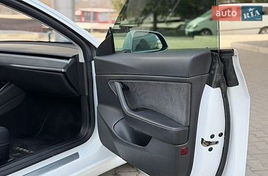 Седан Tesla Model 3 2019 в Киеве