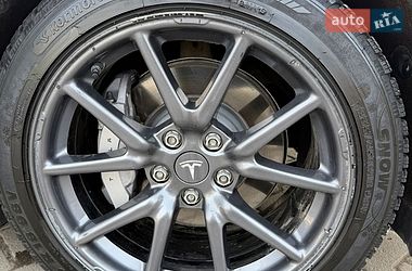 Седан Tesla Model 3 2019 в Киеве