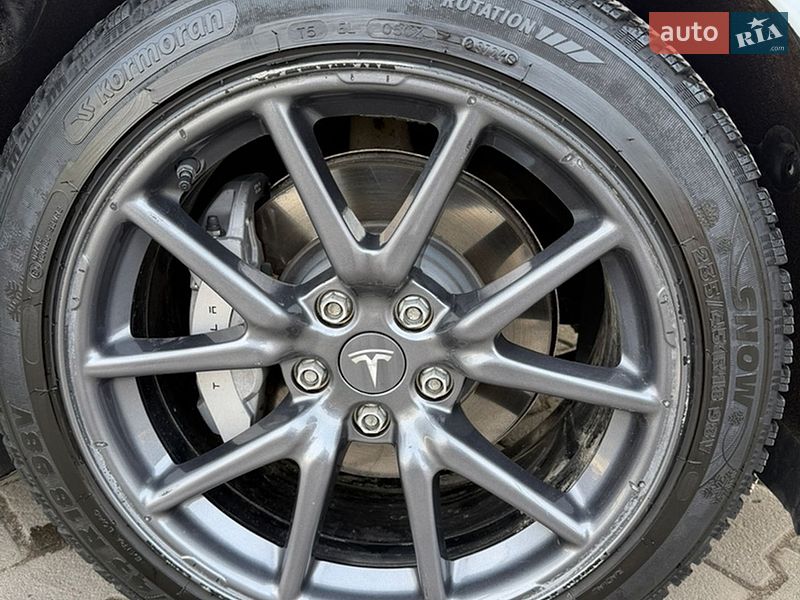 Седан Tesla Model 3 2019 в Киеве