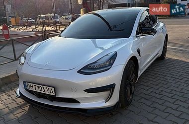 Седан Tesla Model 3 2020 в Одесі