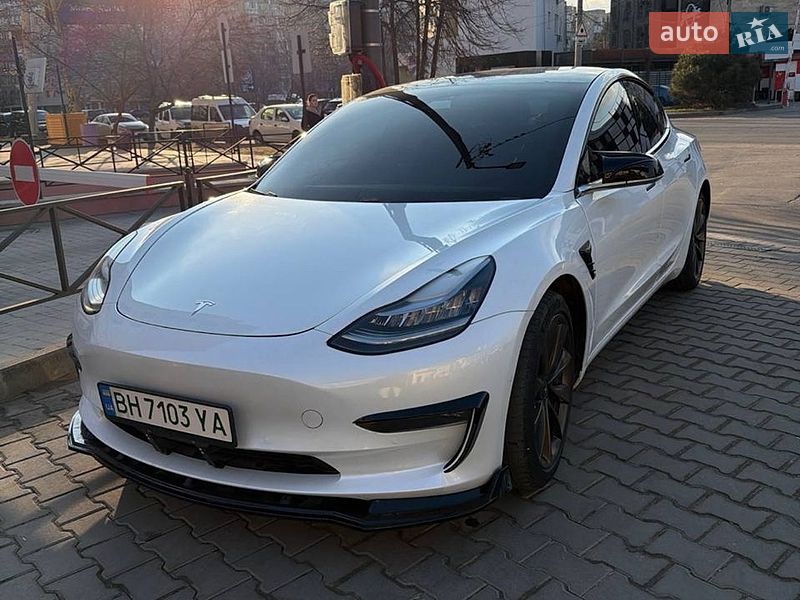 Tesla Model 3 2019