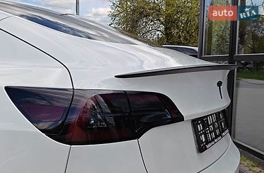Седан Tesla Model 3 2023 в Львове