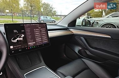 Седан Tesla Model 3 2023 в Львове
