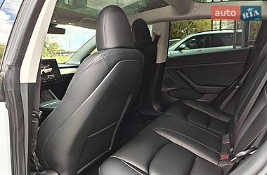 Седан Tesla Model 3 2023 в Львове