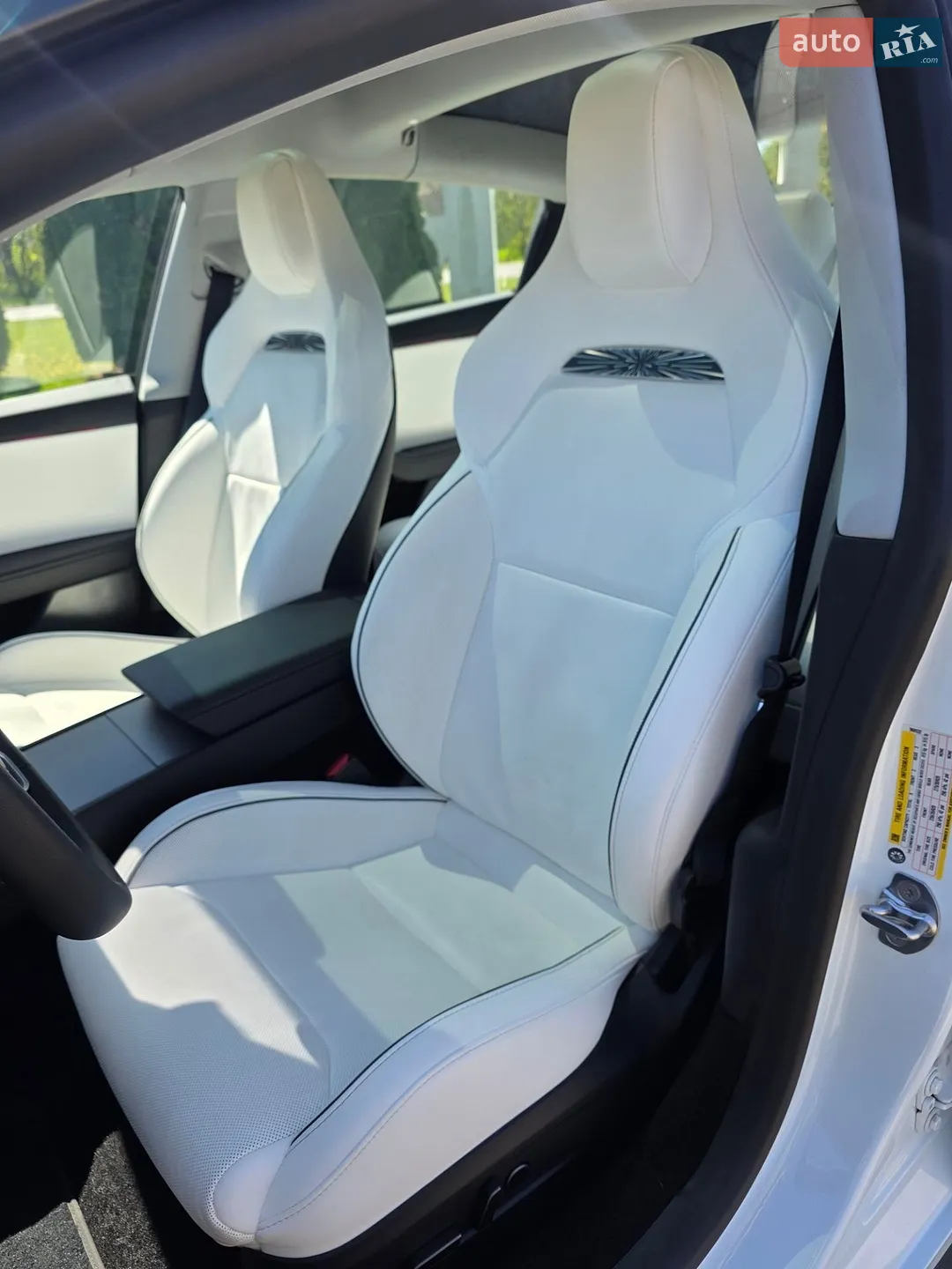 2025 Tesla Model 3 - мініатюра 17