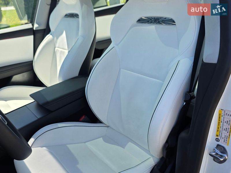 Седан Tesla Model 3 2025 в Одессе