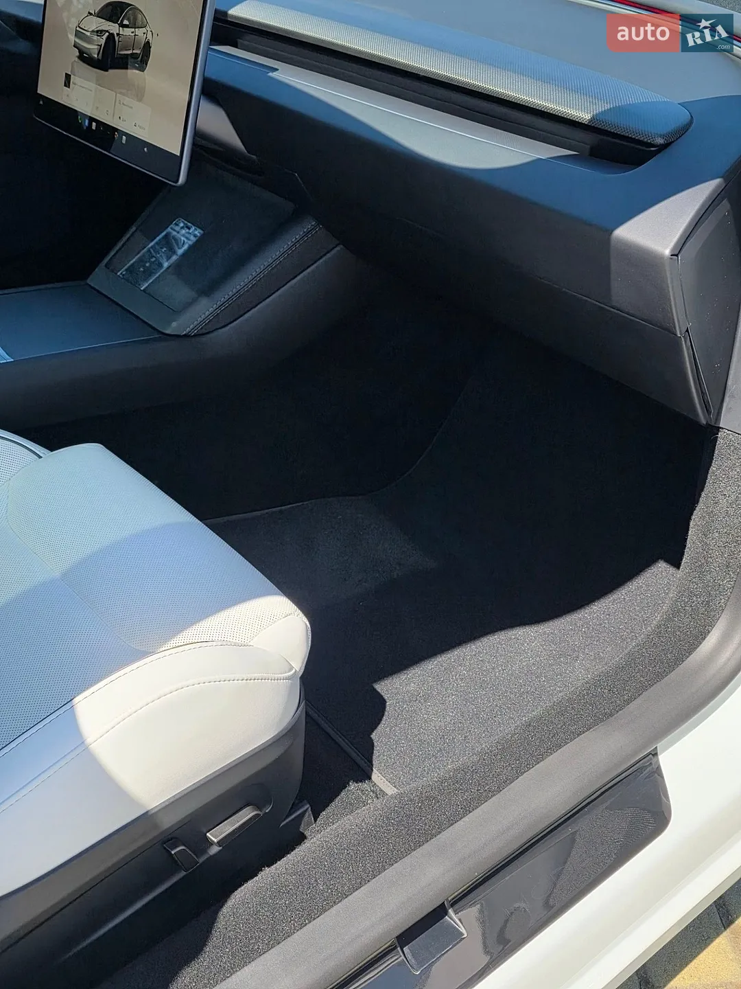 2025 Tesla Model 3 - мініатюра 27