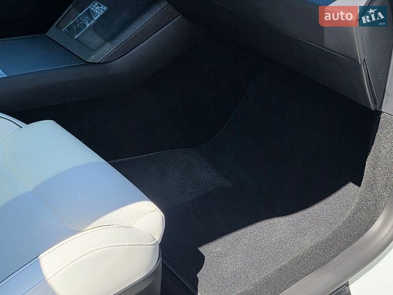 Седан Tesla Model 3 2025 в Одессе