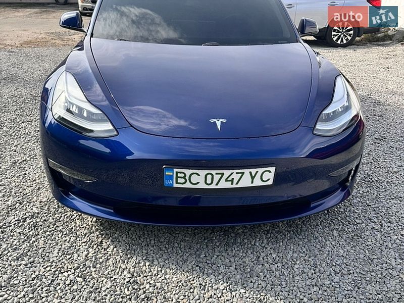 Седан Tesla Model 3 2018 в Львові