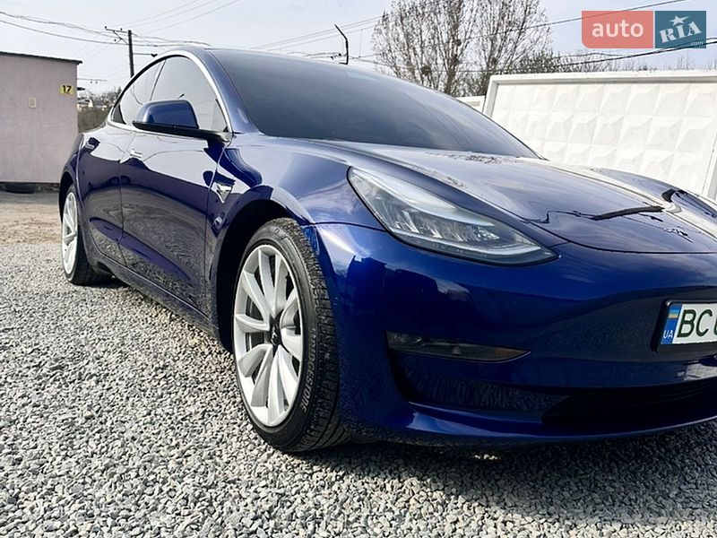 Седан Tesla Model 3 2018 в Львові