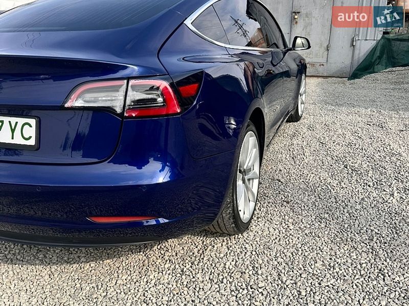 Седан Tesla Model 3 2018 в Львові