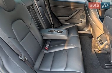 Седан Tesla Model 3 2018 в Львові